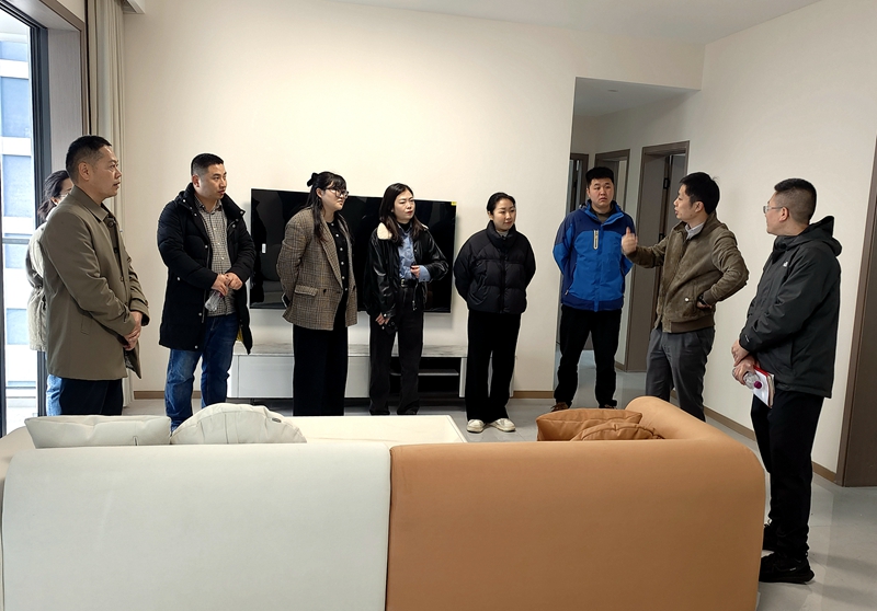 市委人大局副局長余洪吉到保障性租賃住房改造項目（人才公寓）考察 (1).jpg
